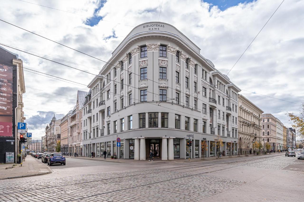 Library House "Bibliotekas Nams" - Apartment With Park View Riga Esterno foto